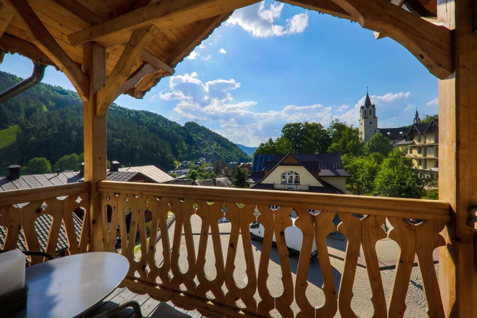 Balcony/Terrace, Mountain view