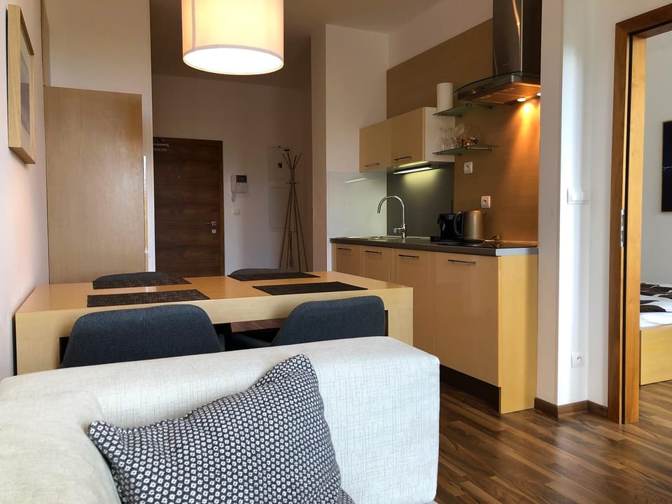 Kitchen or kitchenette, Living room, Dinner, minibar