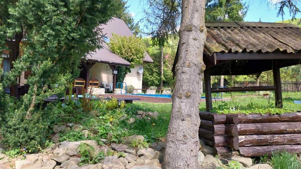 Property building, Natural landscape, Garden, Garden view