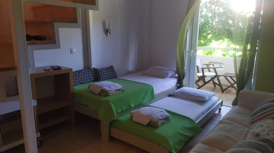 Eleonas Studios Apartment hotel in Poros