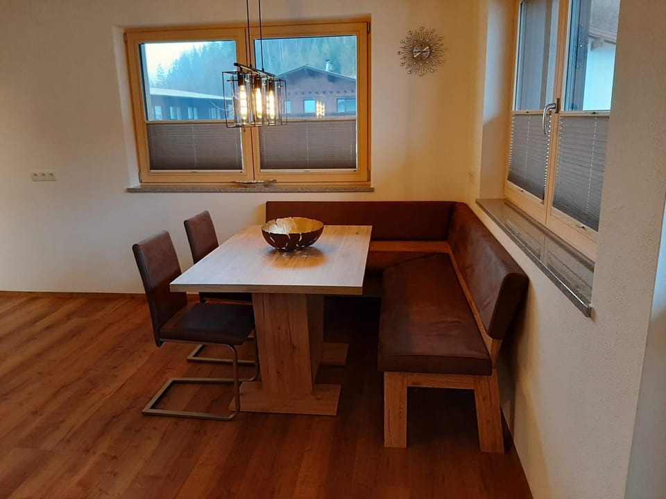Seating area, Dining area