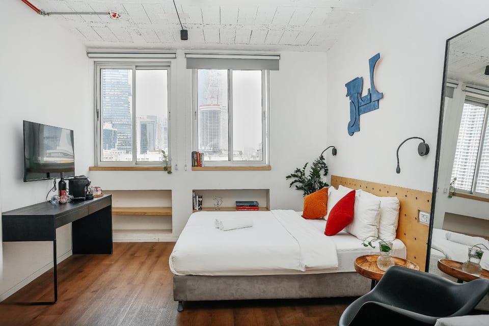 Bed, TV and multimedia, Kitchen or kitchenette, Photo of the whole room, towels