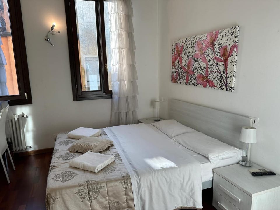 Ca' degli Specchieri Bed and Breakfast in San Marco