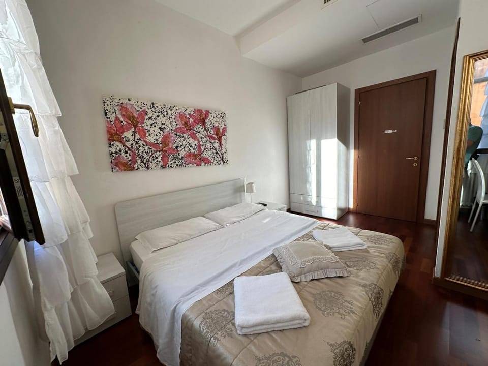 Ca' degli Specchieri Bed and Breakfast in San Marco