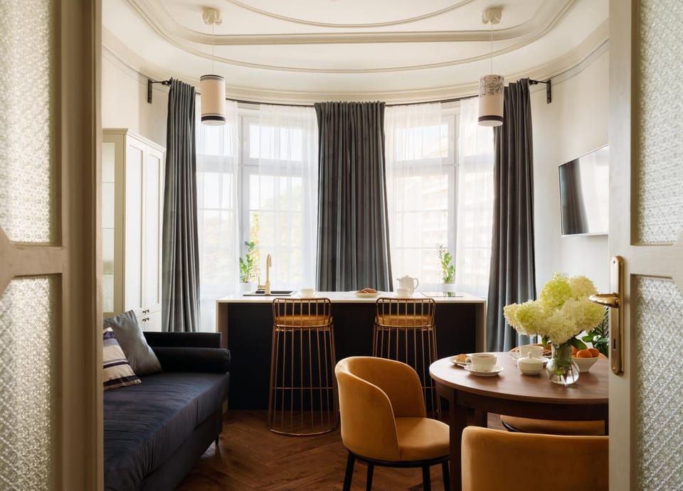 Living room, Seating area