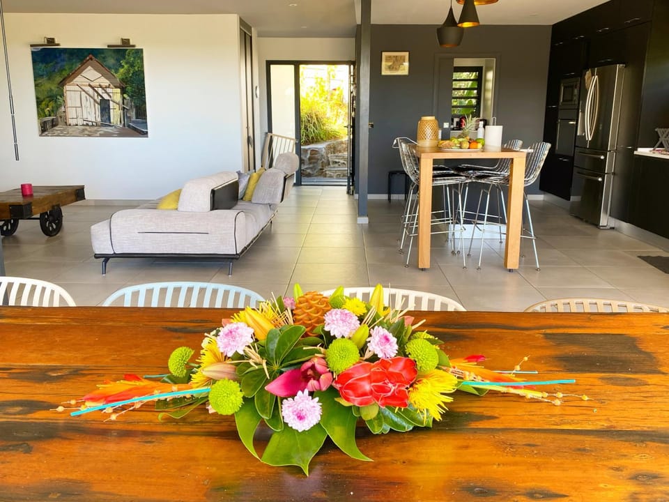 Living room, Dining area