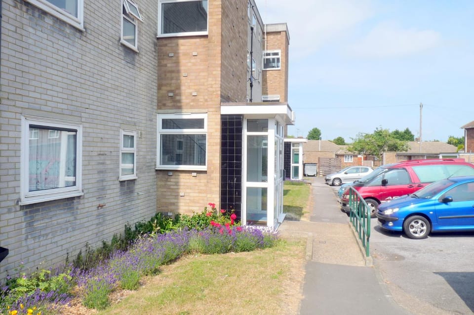Property building, Facade/entrance, Neighbourhood, Parking