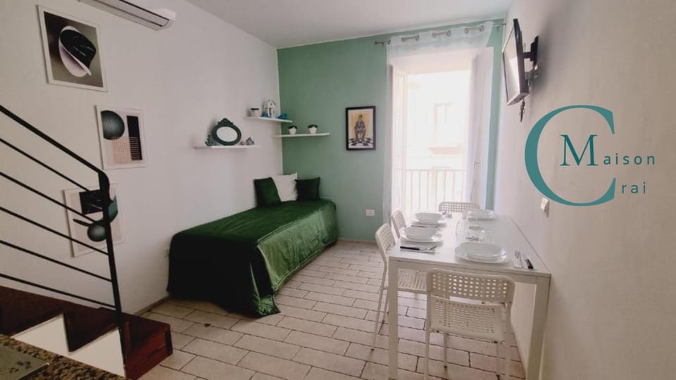 Bed, Living room, Photo of the whole room, Dining area, air conditioner