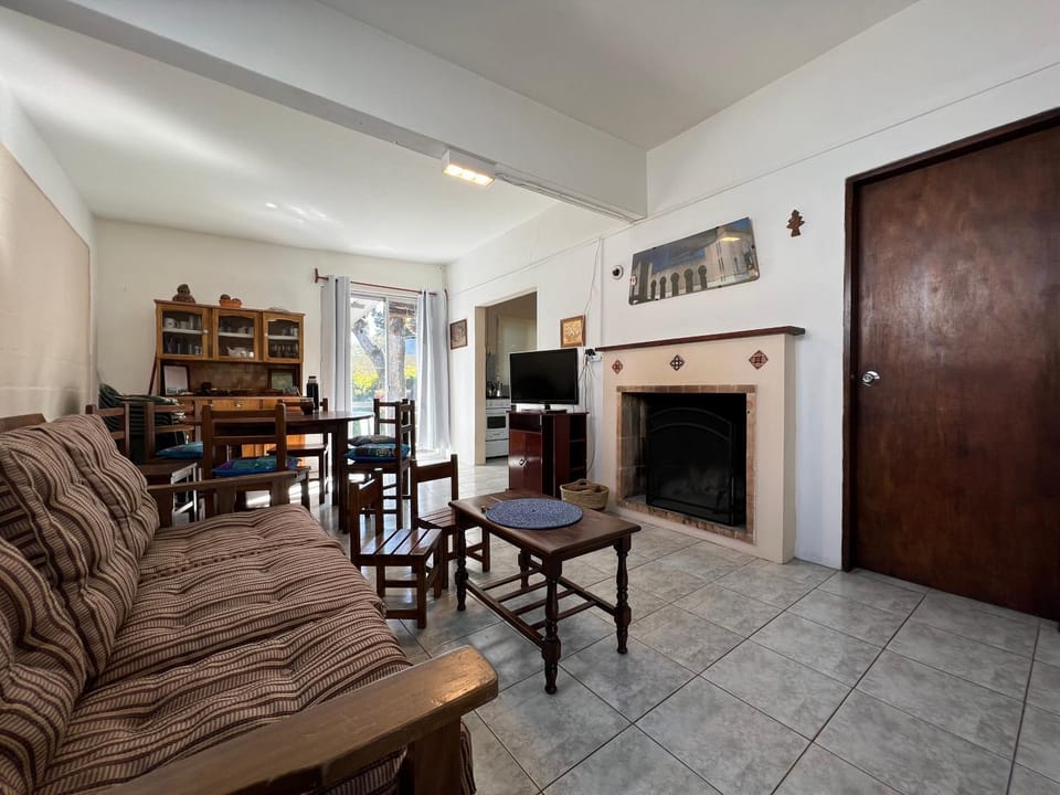 Kitchen or kitchenette, Living room, Seating area, flat iron, pet friendly