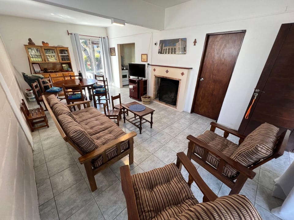 TV and multimedia, Kitchen or kitchenette, Living room, Seating area, flat iron