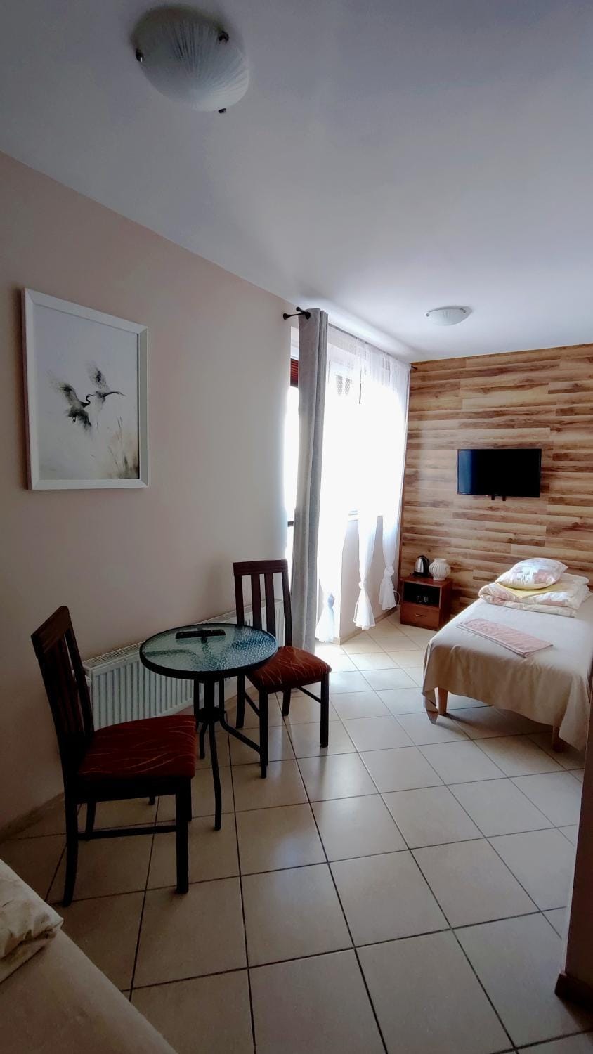 Bed, Seating area