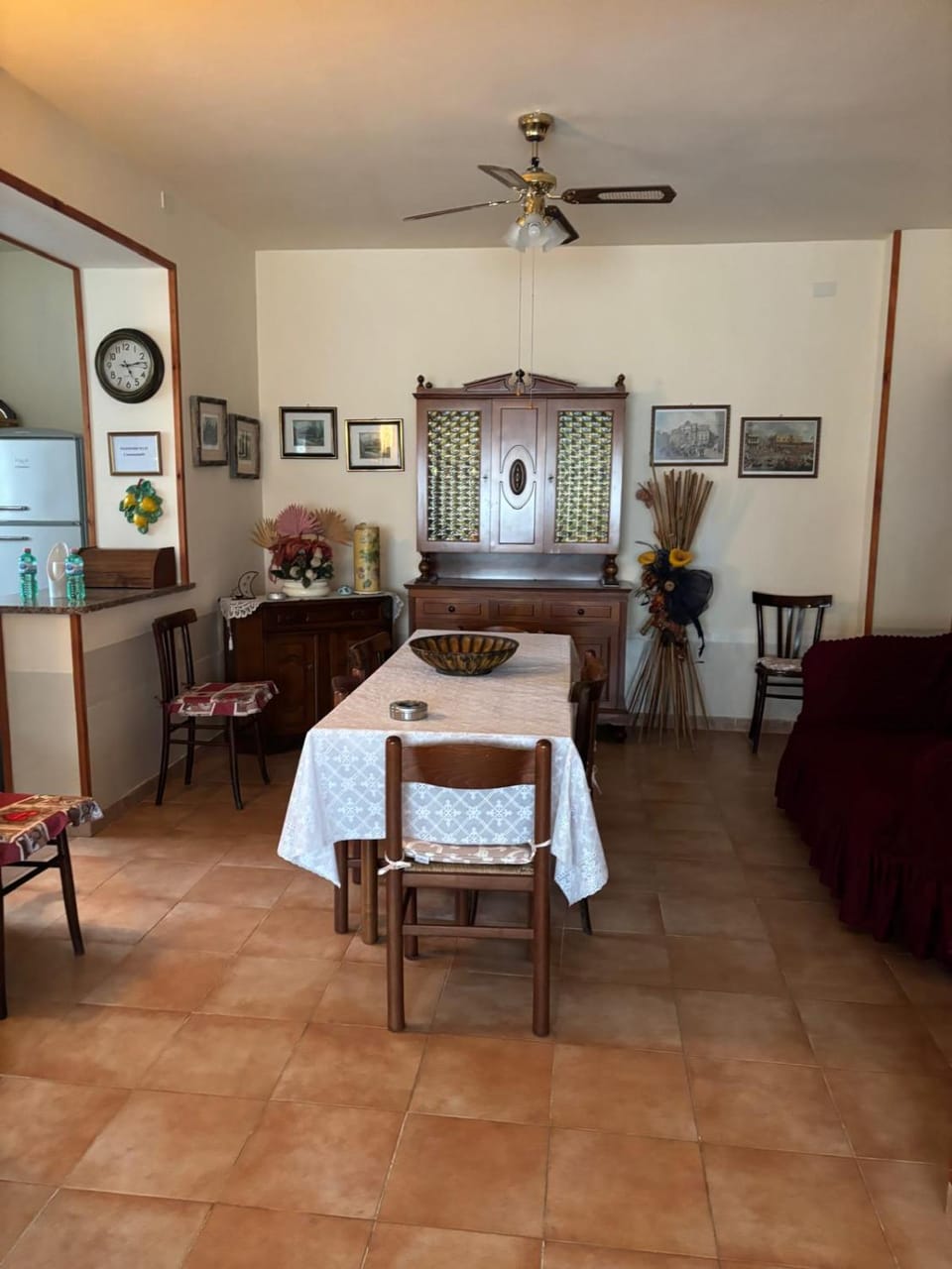 Seating area, Dining area