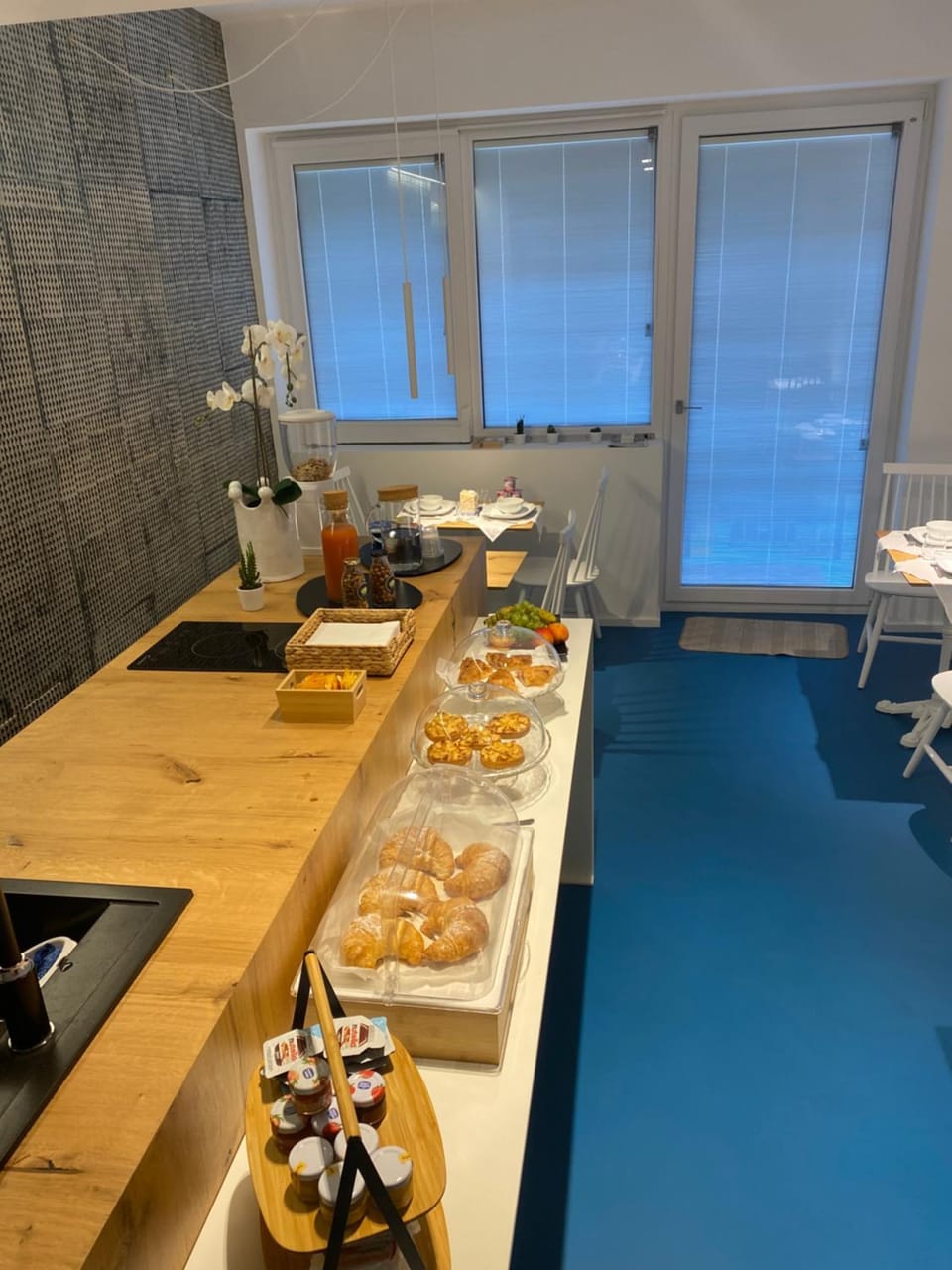 Communal lounge/ TV room, Breakfast, Buffet breakfast
