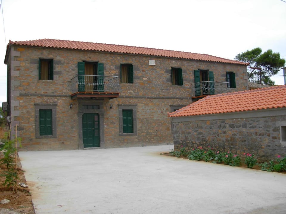 Property building, Facade/entrance, Balcony/Terrace