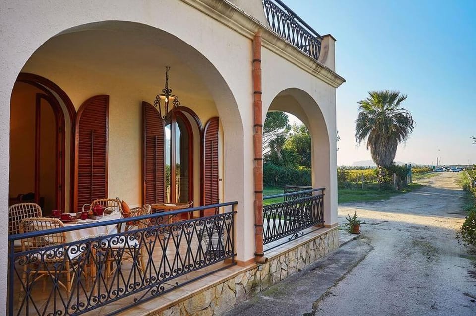 Facade/entrance, Balcony/Terrace