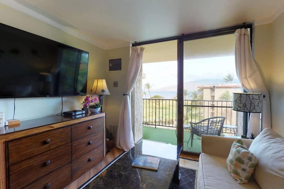 Oceanfront penthouse with amazing views at Kauhale Makai Apartment in Kihei