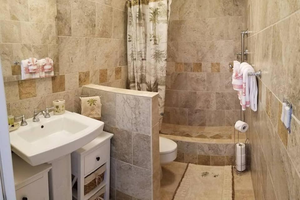 Oceanfront penthouse with amazing views at Kauhale Makai Apartment in Kihei