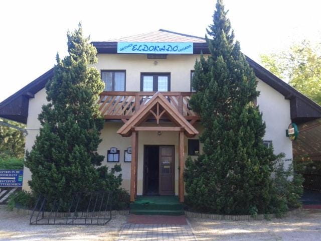 Eldoradó Fogadó és Kemping Bed and Breakfast in Hungary