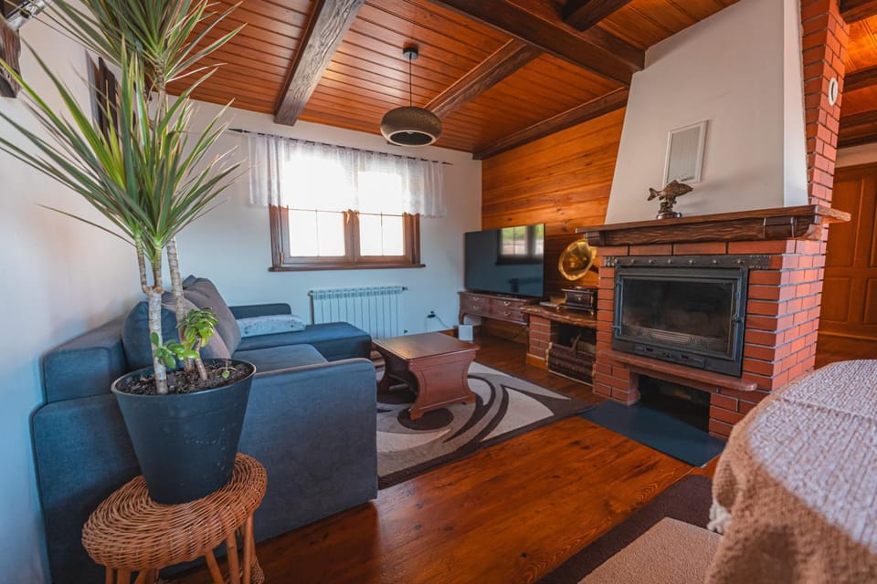 TV and multimedia, Living room, Seating area, fireplace, fireplace