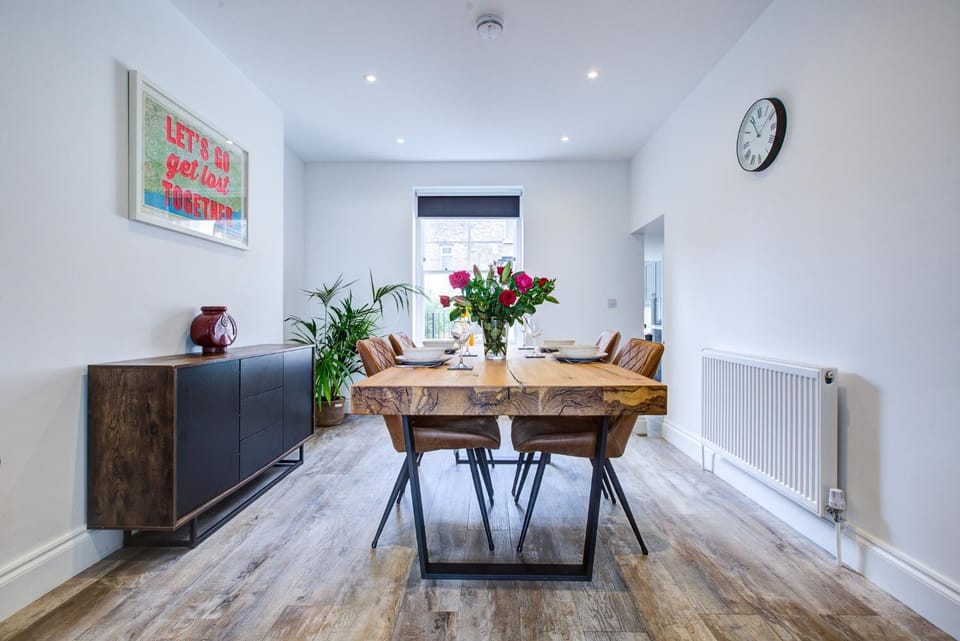 Living room, Seating area, Dining area