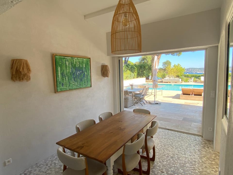 Dining area, Pool view