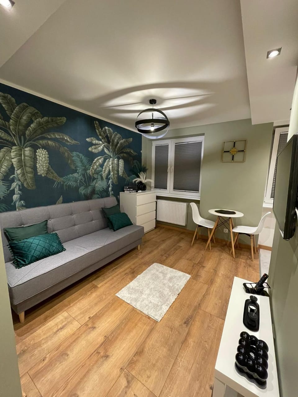 Bed, TV and multimedia, Living room, Photo of the whole room, Seating area