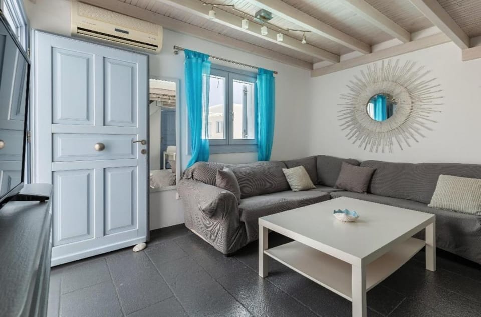 Blue Heart Mykonos Up to 10 People Best Location House in Ornos