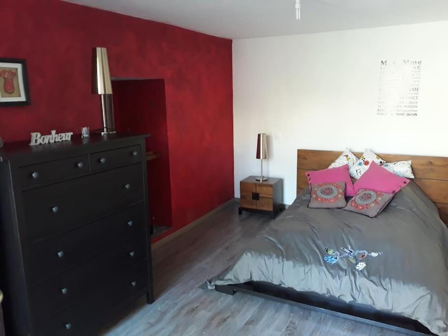 Bed, Photo of the whole room, Bedroom, wardrobe