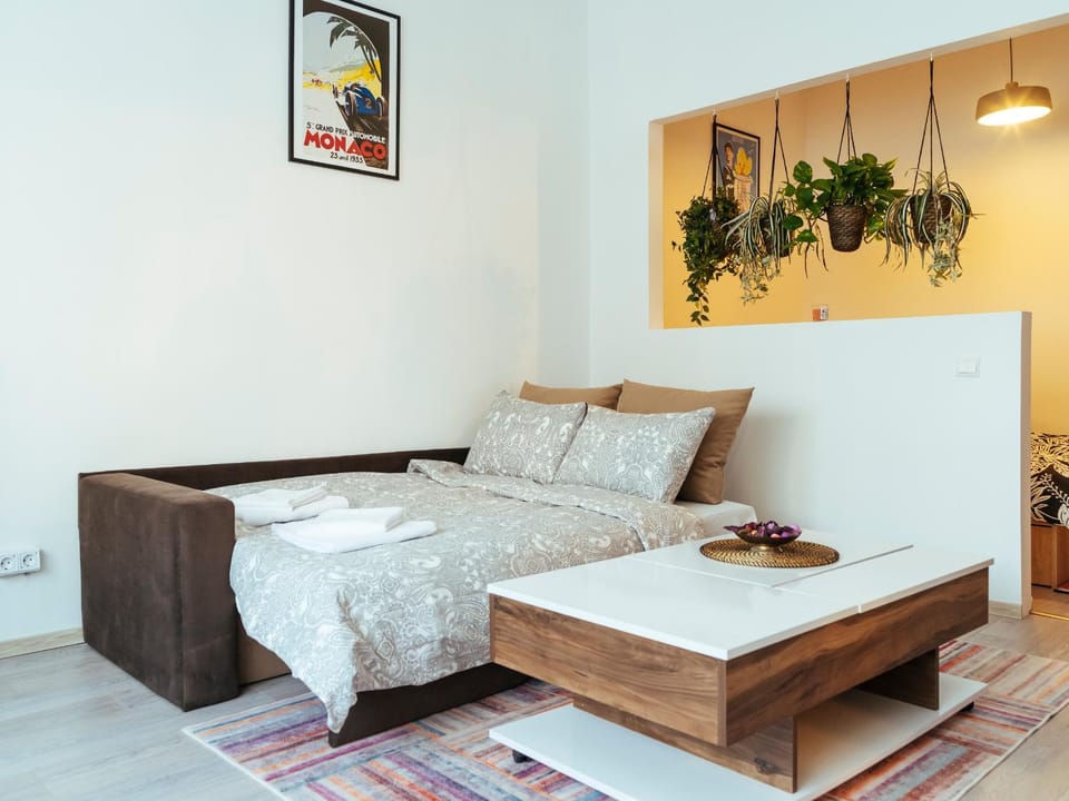 Bed, Living room, towels
