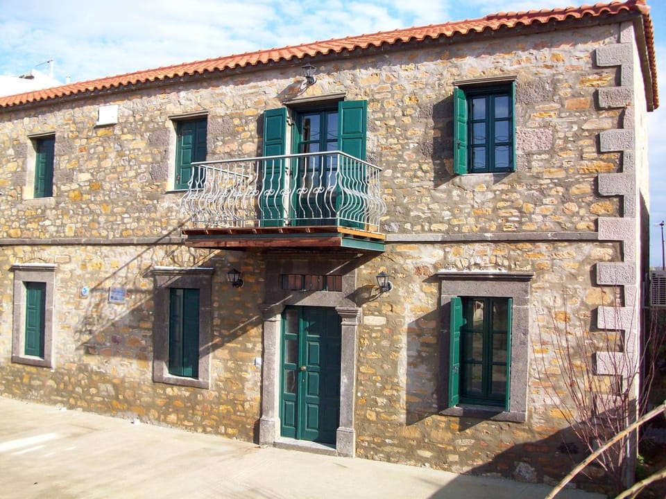 Property building, Facade/entrance, Balcony/Terrace