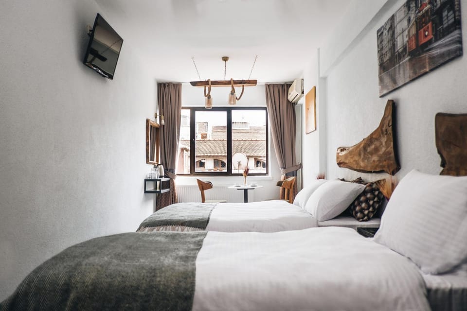 Bed, TV and multimedia, Photo of the whole room, Bedroom, Family