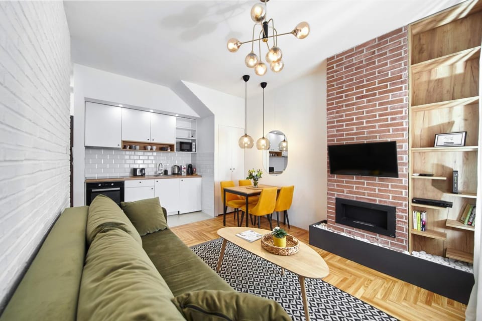 TV and multimedia, Living room, Seating area, Dining area, Evening entertainment
