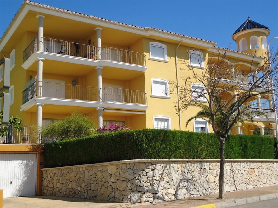 Property building, Facade/entrance, Off site