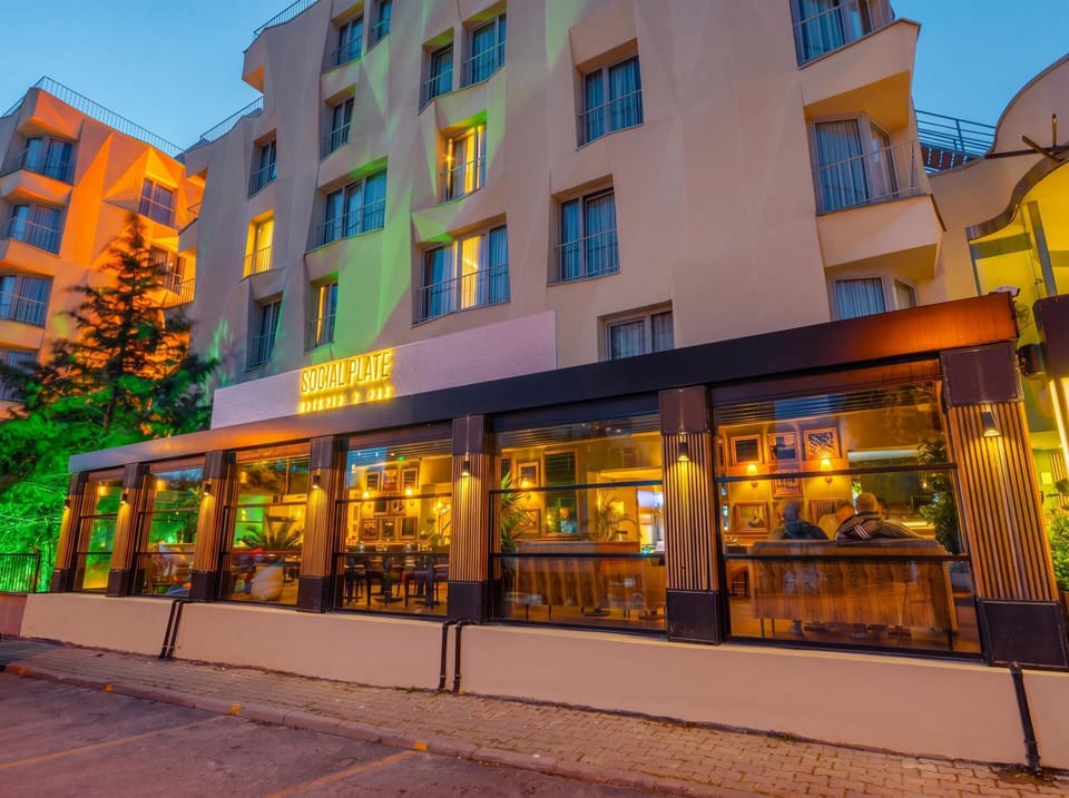 Property building, Restaurant/places to eat