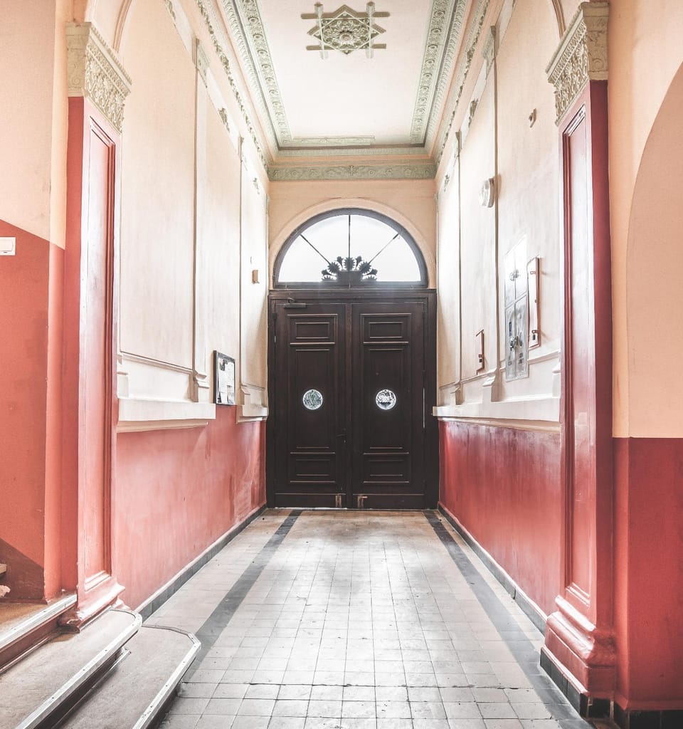 Facade/entrance