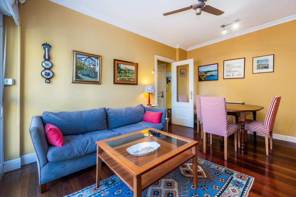 Living room, Lounge or bar