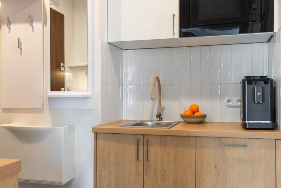 Coffee/tea facilities, Kitchen or kitchenette, dishwasher, microwave