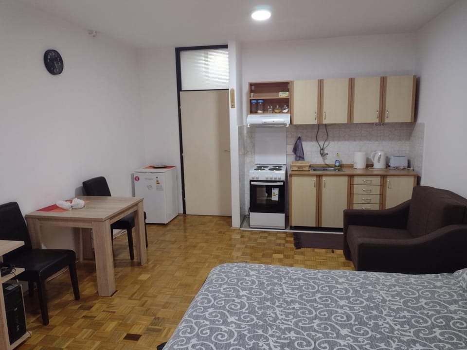 Kitchen or kitchenette, Living room, Photo of the whole room, Dining area, minibar, pet friendly