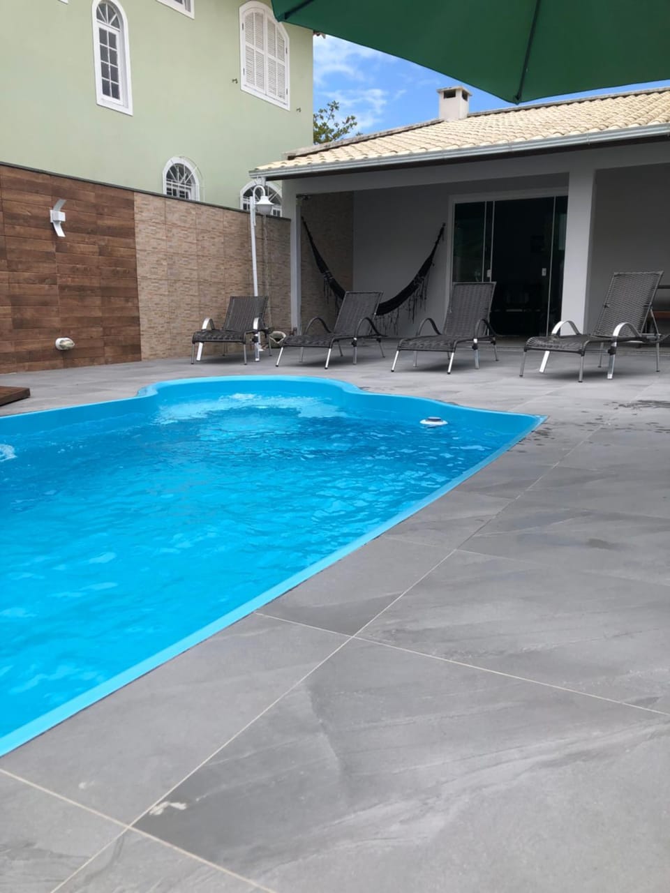 Swimming pool, sunbed