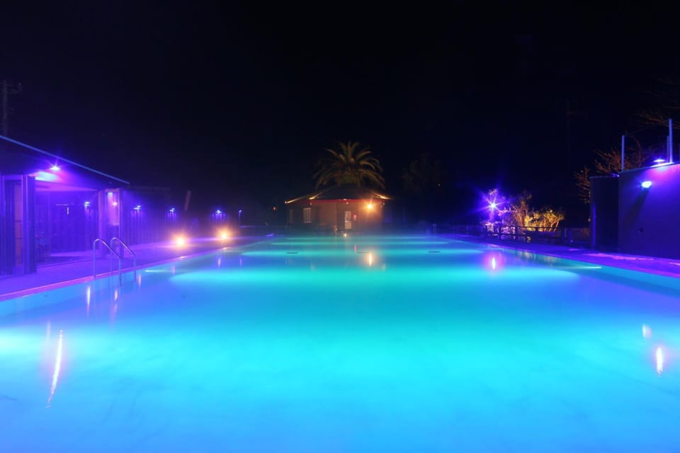 Hot Spring Bath, Swimming pool