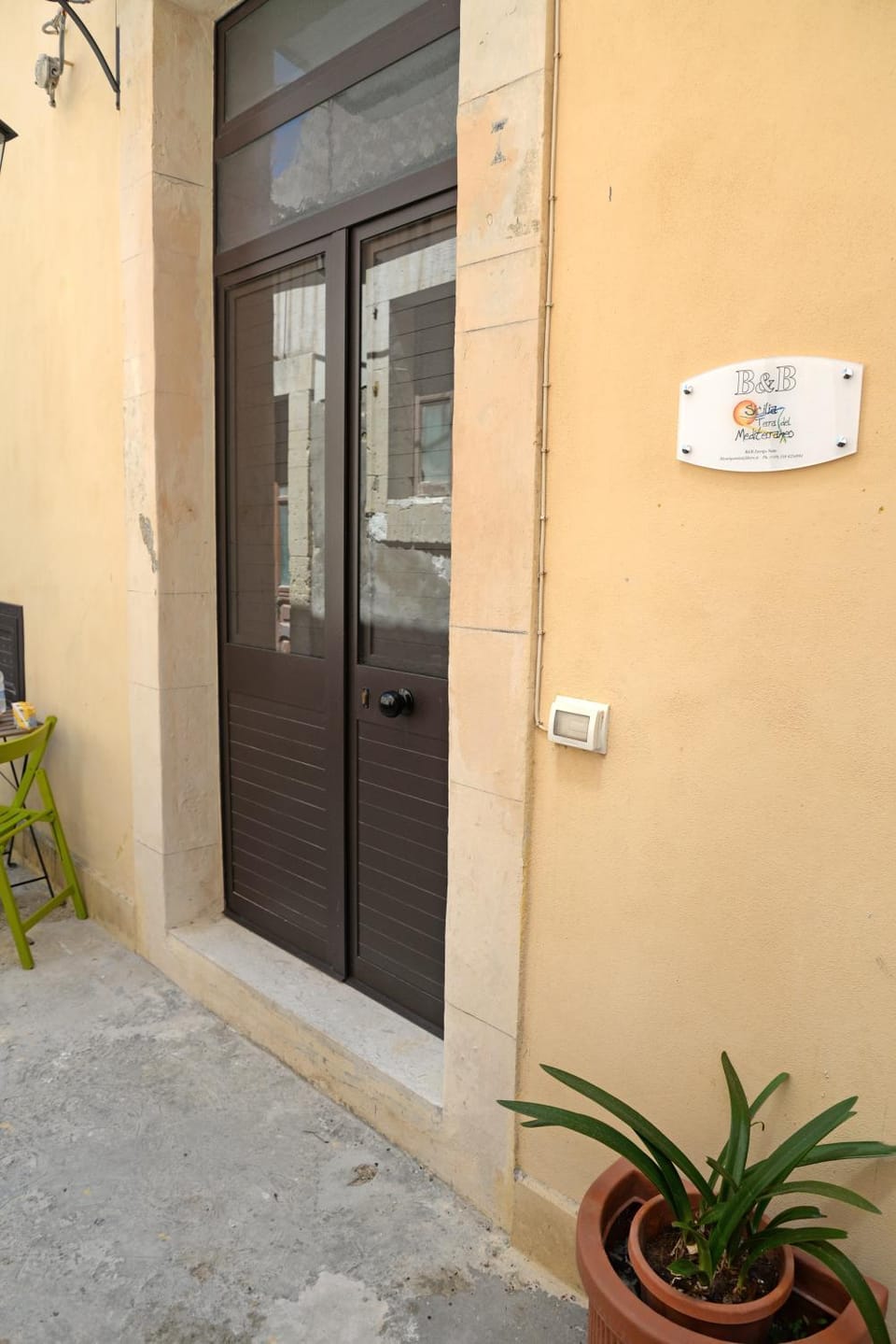 Facade/entrance