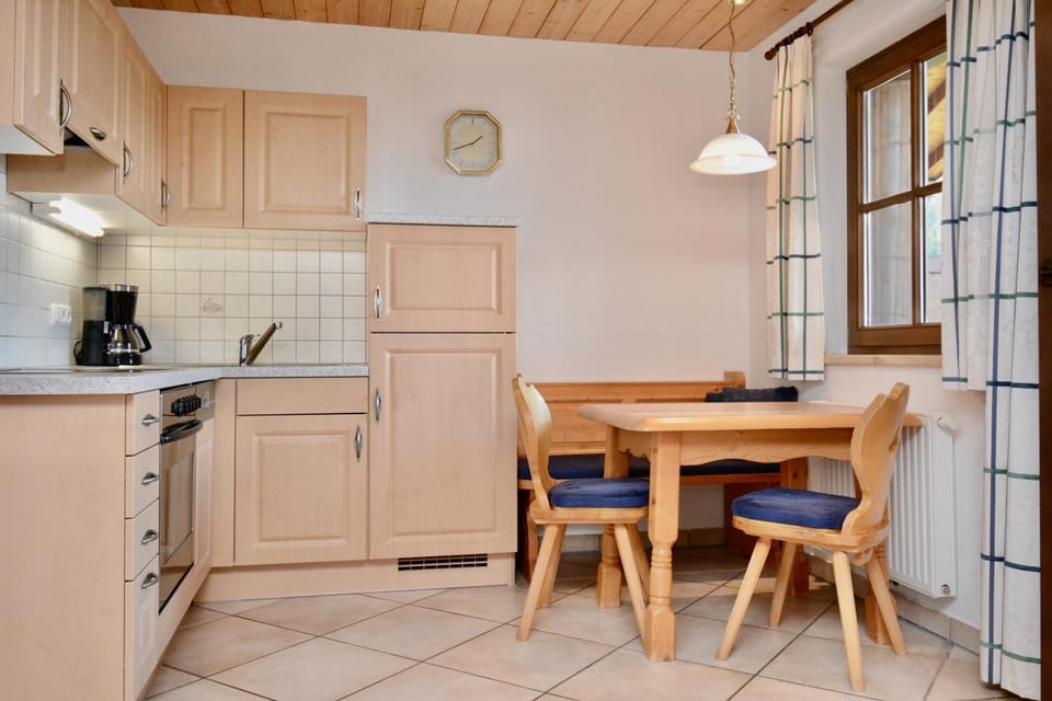 Kitchen or kitchenette, Internal: Not applicable to any particular room