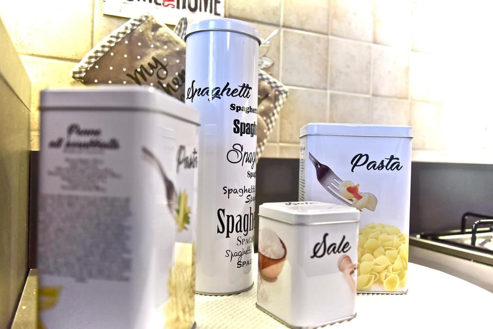 Coffee/tea facilities, Kitchen or kitchenette, Food and drinks, Food