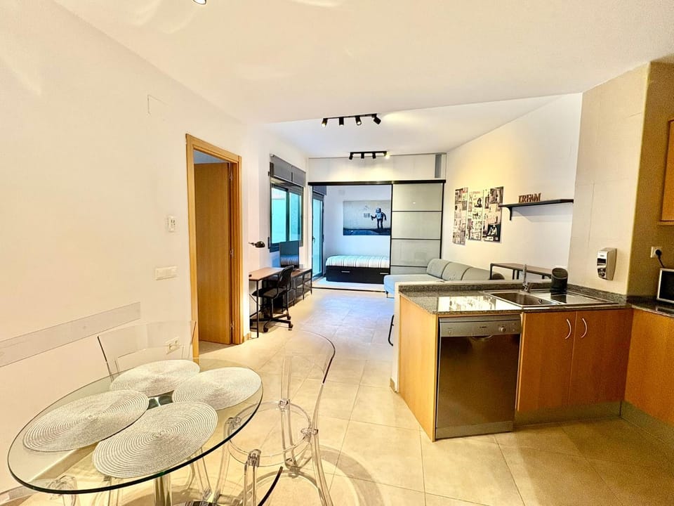 Bed, TV and multimedia, Living room, Photo of the whole room, Dining area, kitchen