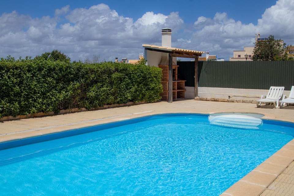 Property building, Patio, Day, BBQ facilities, Pool view, Swimming pool, sunbed
