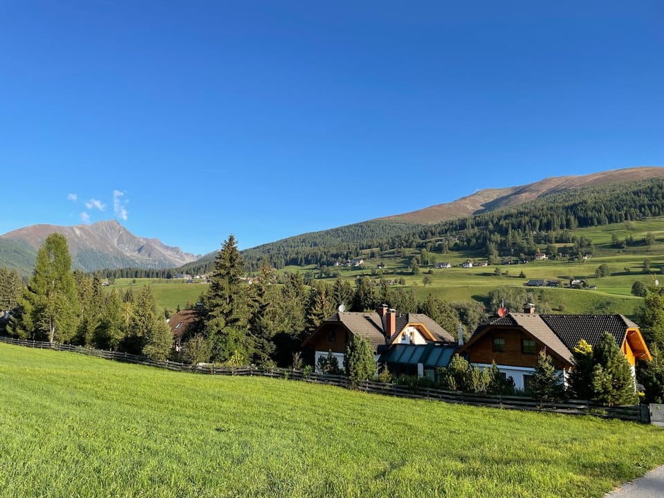 Property building, Neighbourhood, Natural landscape, Garden, Hiking, Mountain view