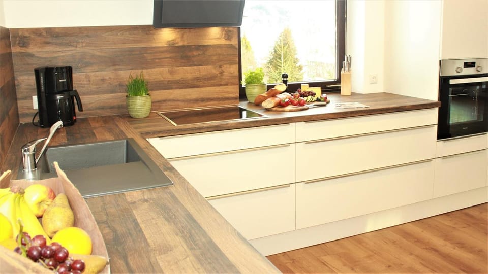 Coffee/tea facilities, Kitchen or kitchenette, Decorative detail