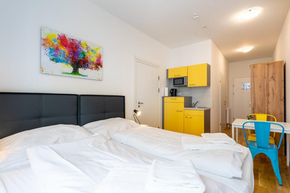 Bed, Kitchen or kitchenette, Photo of the whole room, Seating area, Dining area, Bedroom, minibar, kitchen