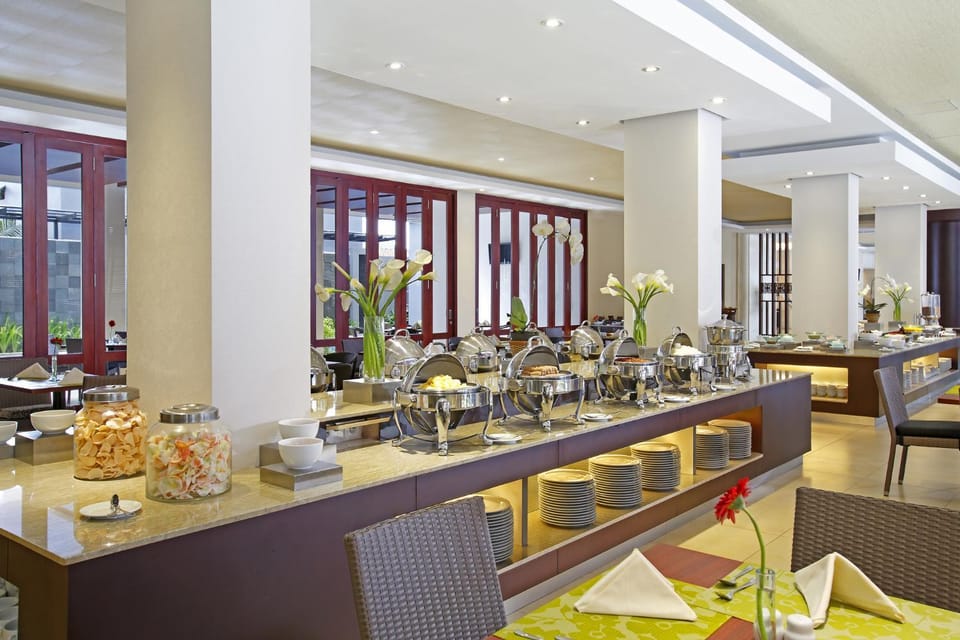 Restaurant/places to eat, Buffet breakfast