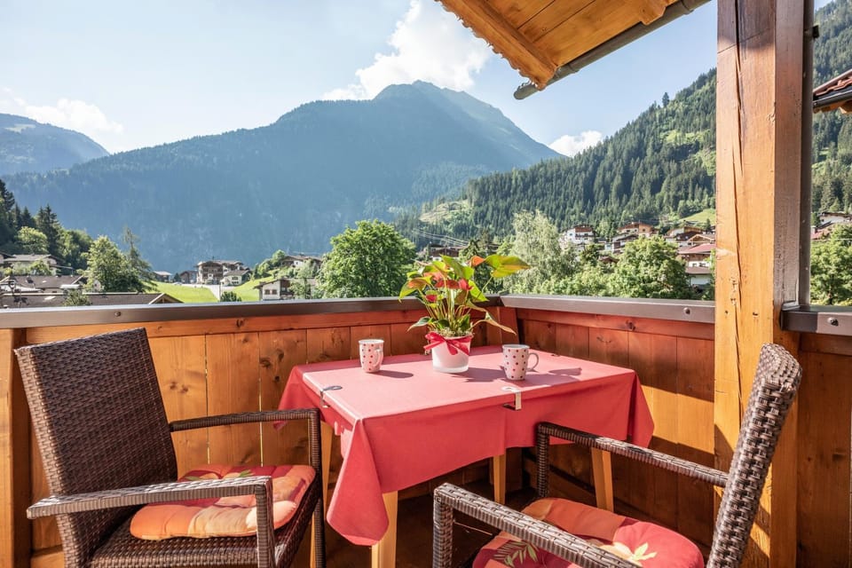 Balcony/Terrace, Mountain view